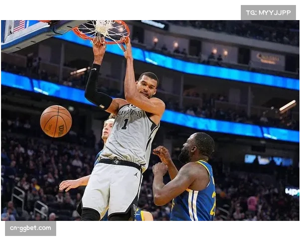 马刺127-113击败勇士豪取10连胜,文班亚马41分18篮板统治内线